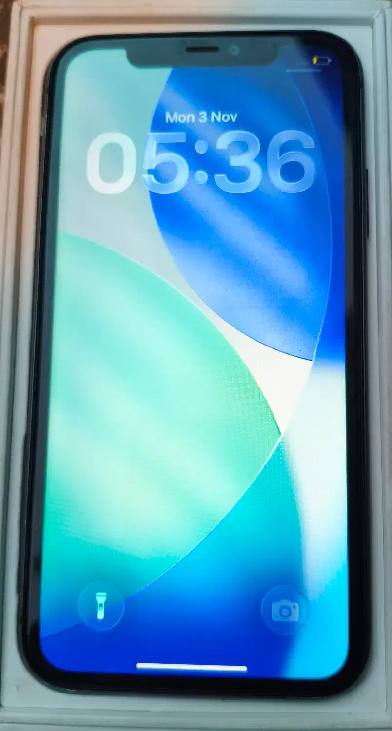 گوشی آیفون ۱۱ معمولی ۱۲۸ باتری ۱۰۰ تعویض|موبایل|سیرجان, |دیوار