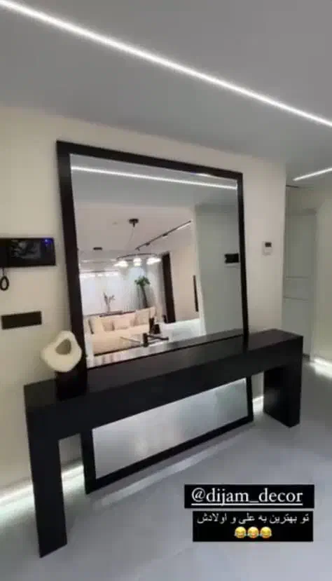 کنسول و ایینه بفروش می‌رسید بدلیل تعقییر دکوراسیون|بوفه، ویترین، کنسول|ملارد, |دیوار