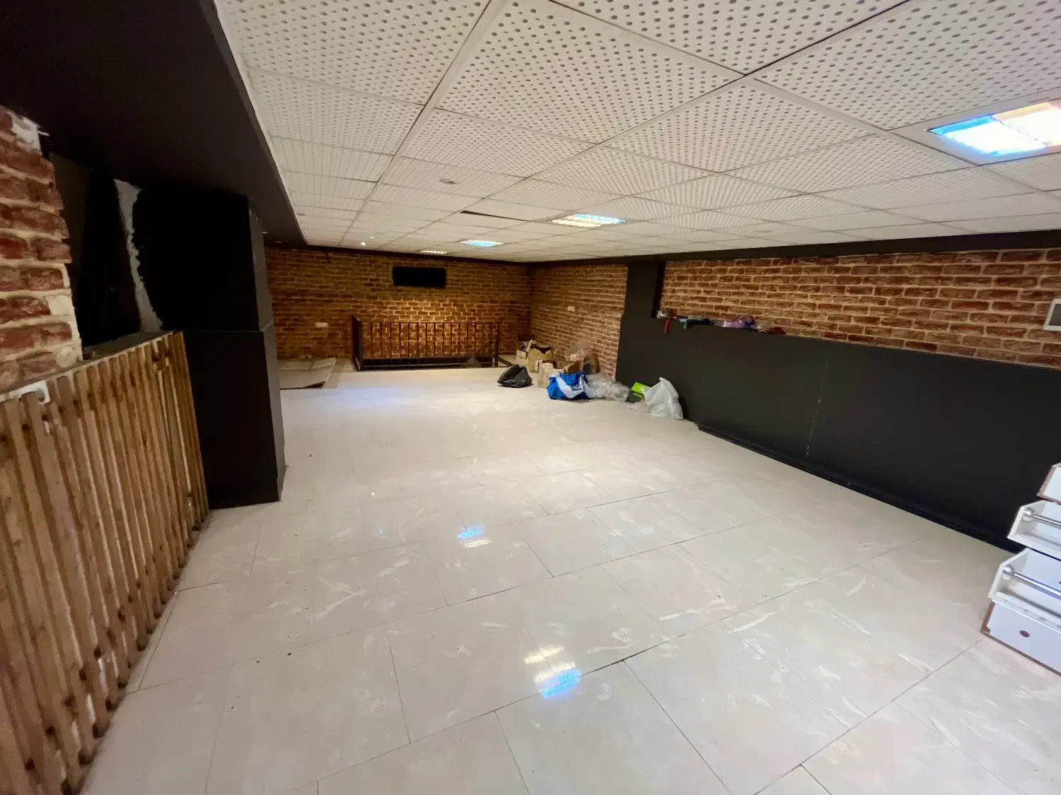 مغازه در بهترین نقطه گلشهر همراه (بالکن و محوطه)|اجارهٔ مغازه و غرفه|گرگان, |دیوار