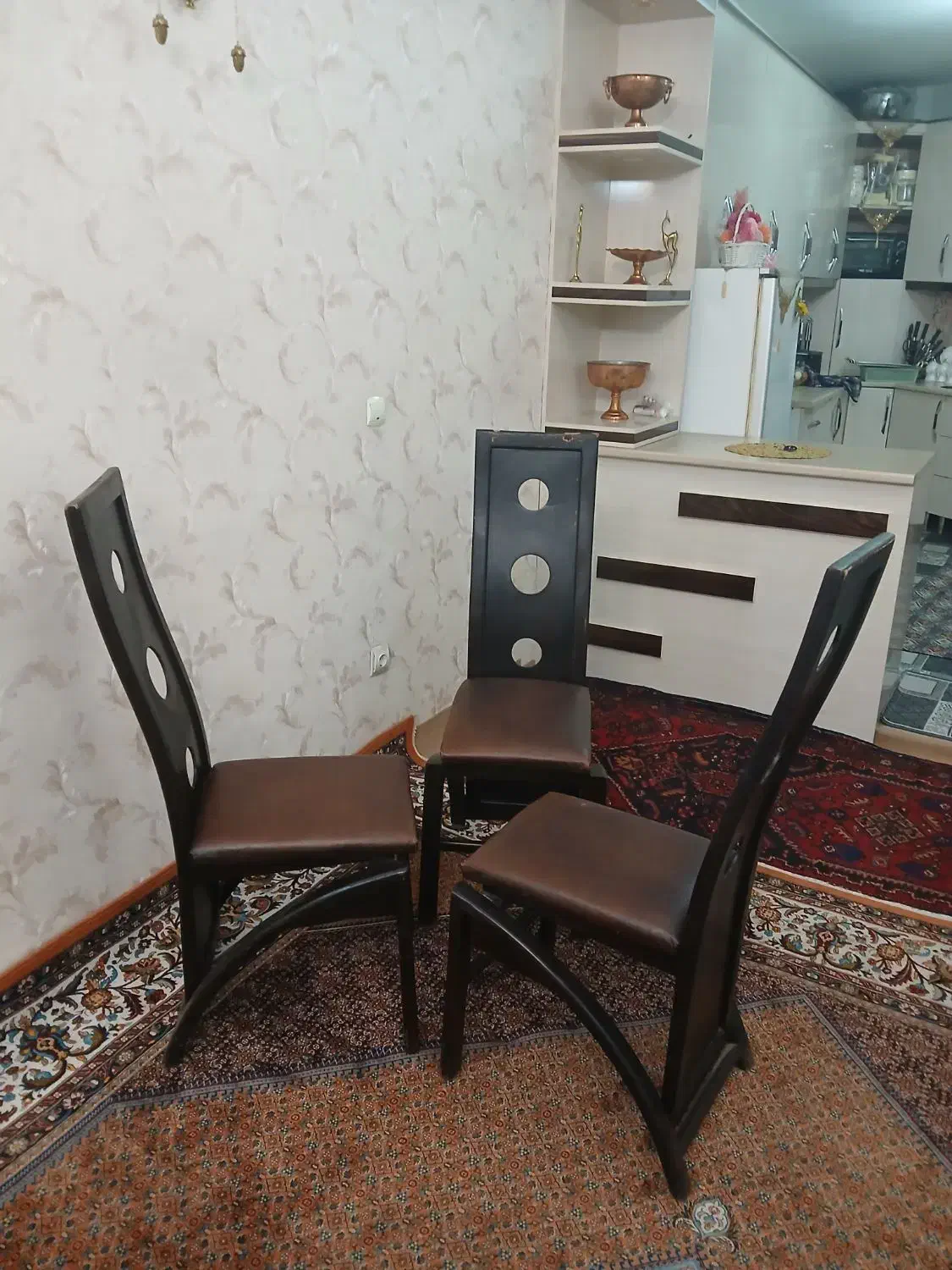 صندلی سه تا ۶۰۰|میز و صندلی غذاخوری|زنجان, |دیوار