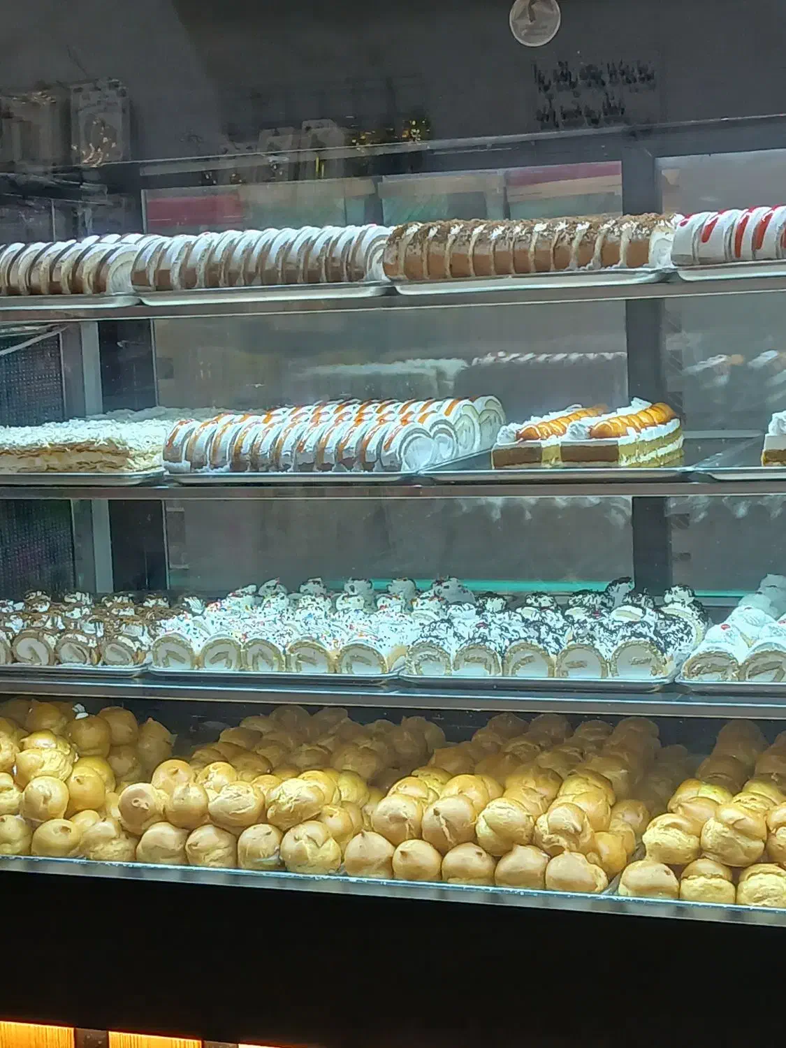 وردست قنادی و فروشنده خانم|استخدام خدمات فروشگاه و رستوران|ساوه, |دیوار