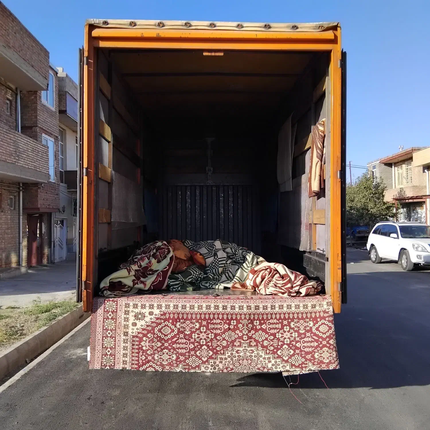 اسباب کشی منزل در داخل سلماس باخاورمسقف پورناکی|خدمات حمل و نقل|سلماس, |دیوار