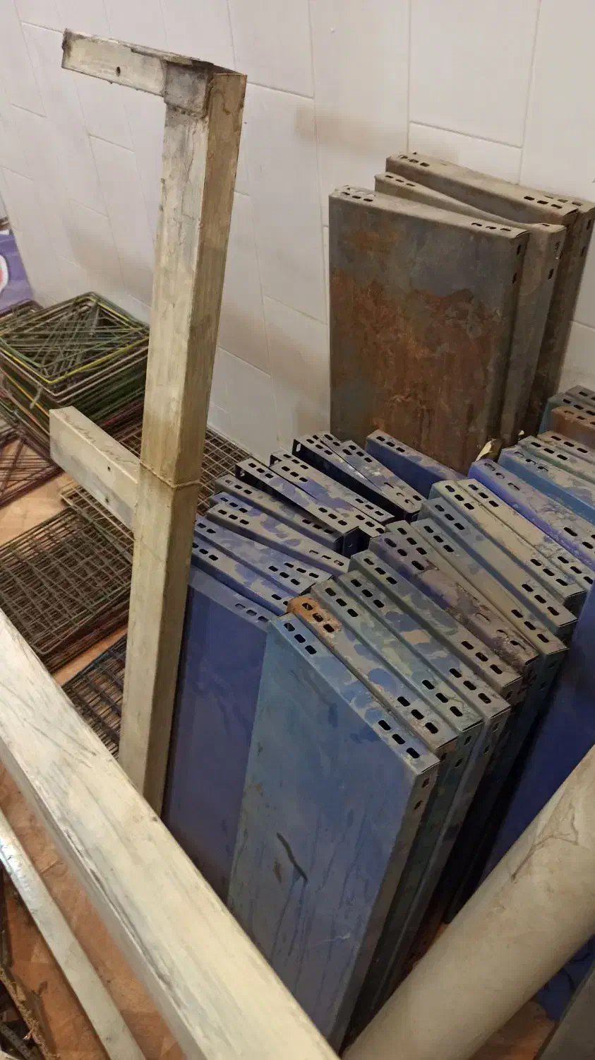 فروش قفسه فروشگاهی قدیمی وویترین|فروشگاه و مغازه|لنجان, |دیوار