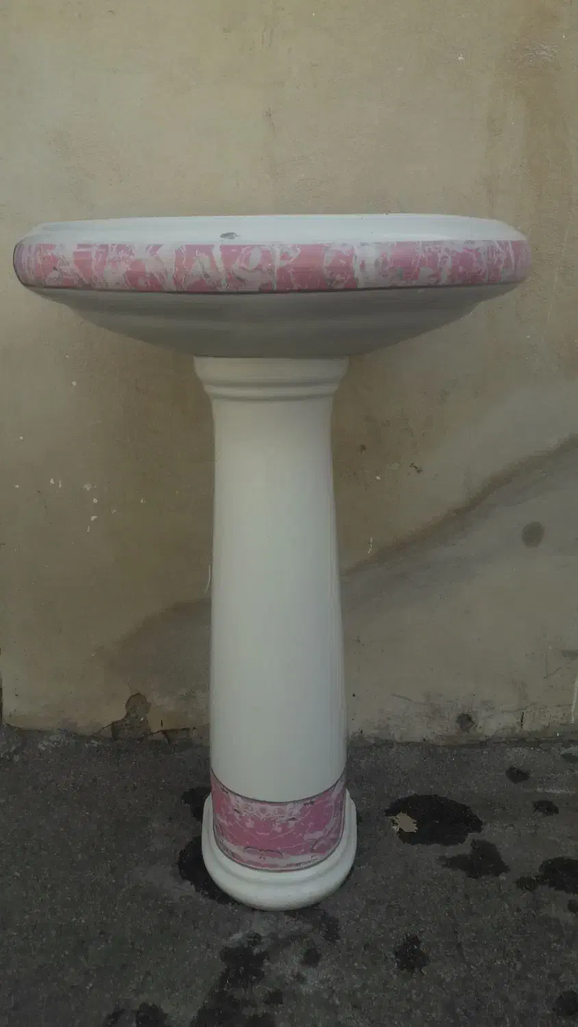 روشویی با پایه در حد نو|لوازم سرویس بهداشتی|اردبیل, |دیوار