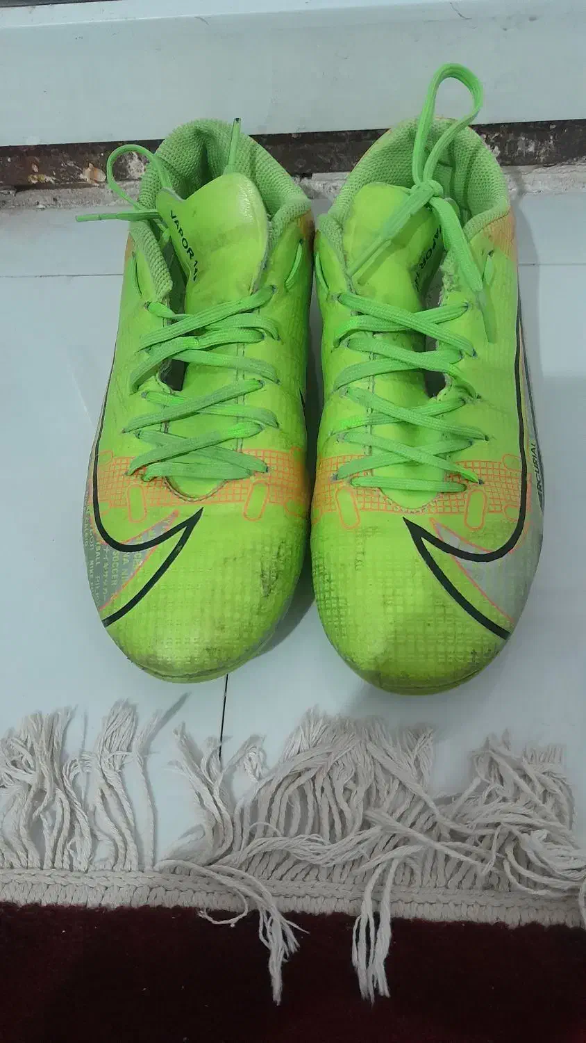 کفش چمن|کیف، کفش، کمربند|نیشابور, هفده شهریور|دیوار