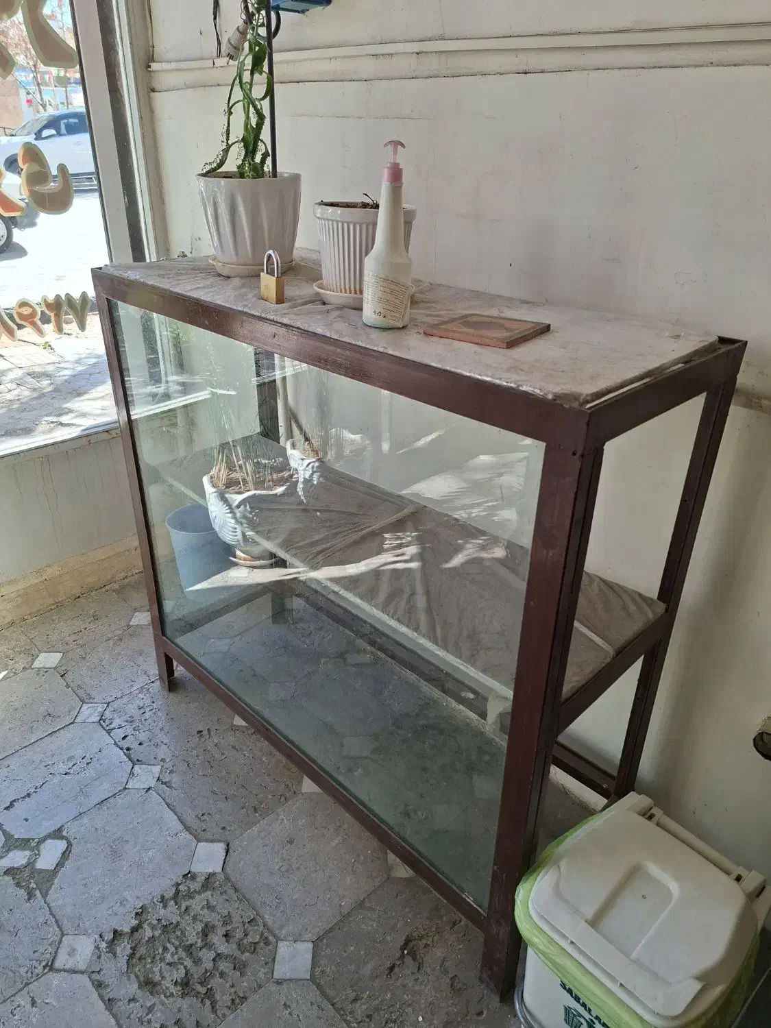 ویترین یا قفسه با نبشی ۵|بوفه، ویترین، کنسول|شیراز, آزادگان|دیوار