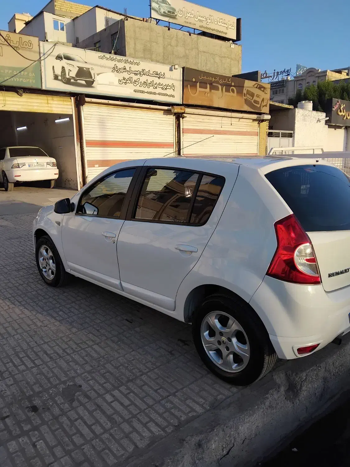 ساندرو اتومات 97|خودرو سواری و وانت|بندرعباس, |دیوار