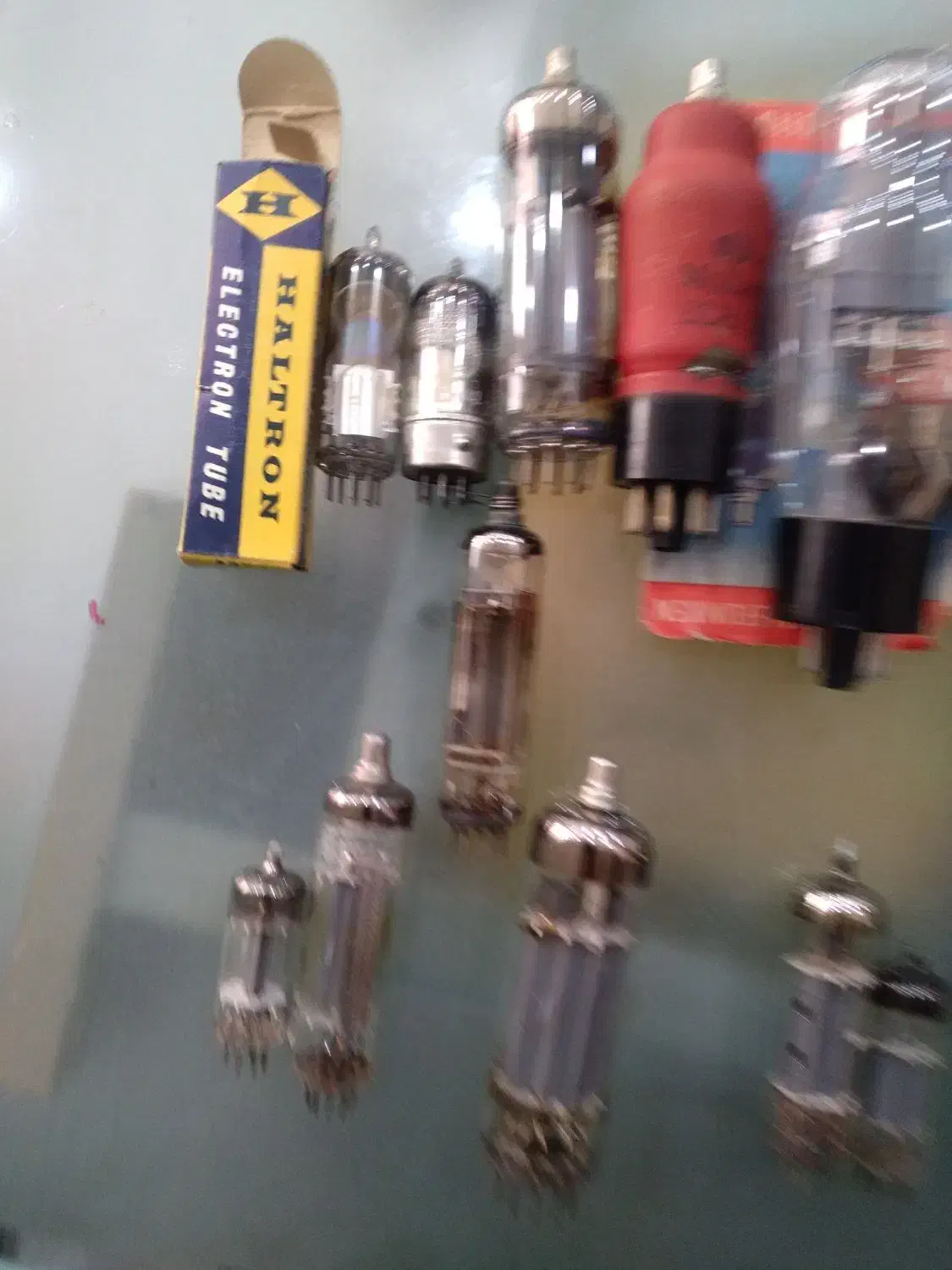 لامپها قدیمی رادیو|کلکسیون اشیاء عتیقه|اندیشه, اندیشه فاز ۳|دیوار