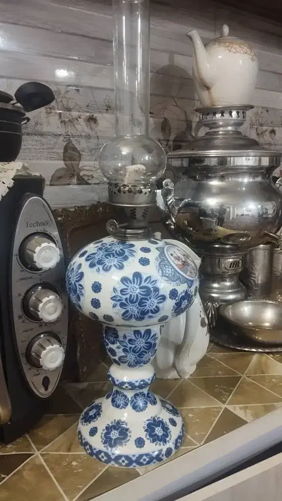 چراغ لمپا|کلکسیون اشیاء عتیقه|بروجرد, |دیوار