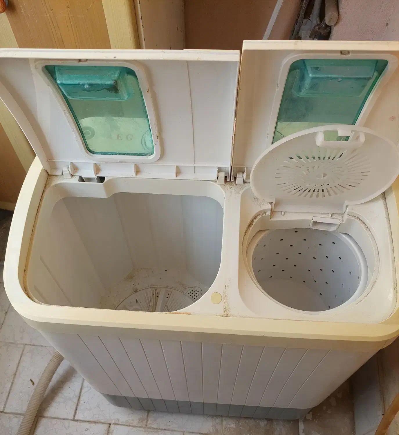 مینی واش|ماشین لباسشویی و خشک‌کن لباس|صدرا-فارس, فاز ۱|دیوار