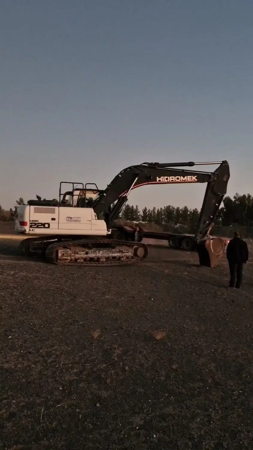 بیل مکانیکی هیدرومک ۲۲۰|خودرو سنگین|تهران, تهرانسر شرقی|دیوار