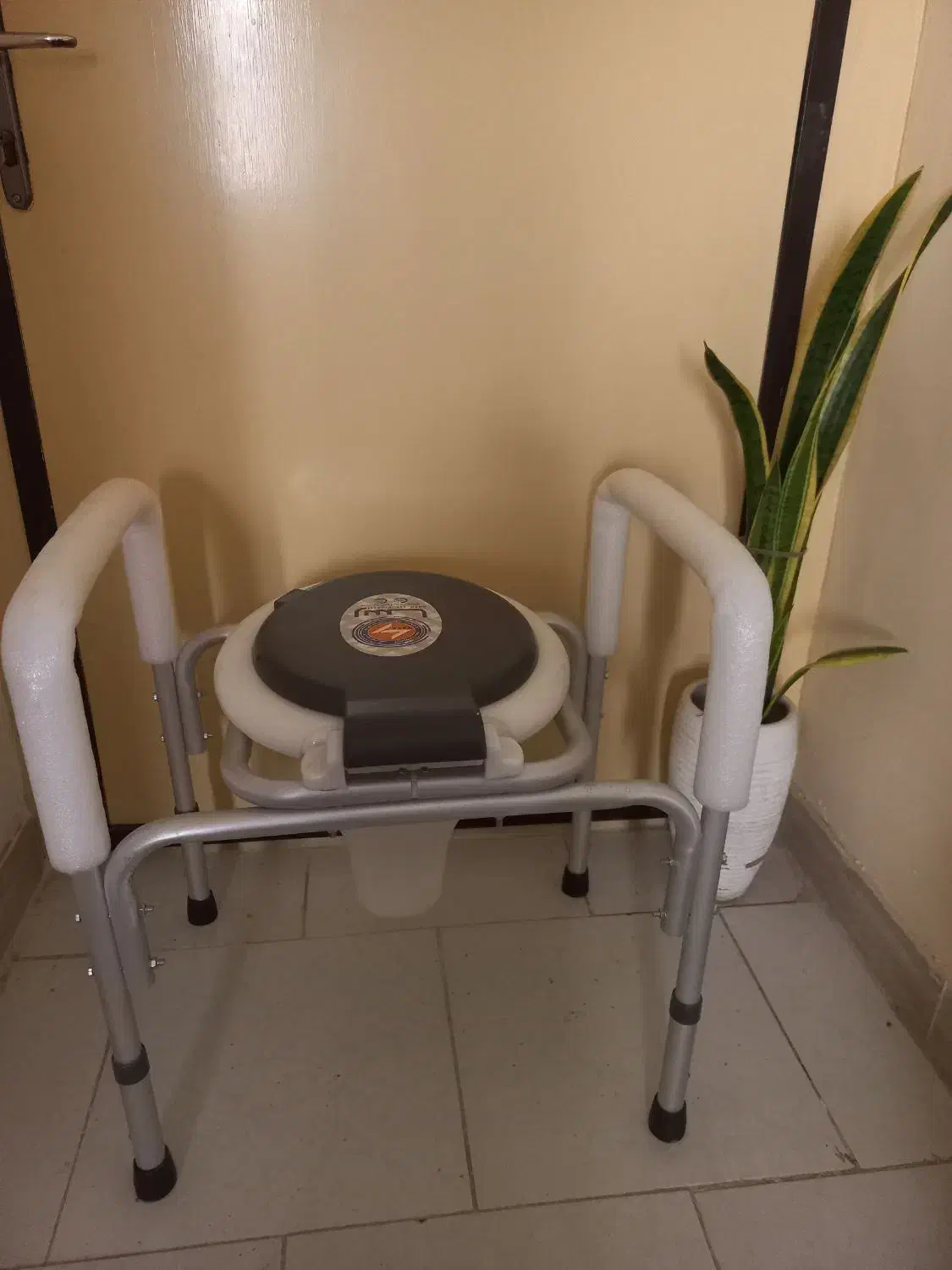 توالت فرنگی مبله مندرج|لوازم سرویس بهداشتی|محمدیه-قزوین, |دیوار