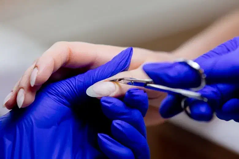 خدمات کاشت ناخن تخصصی vip|خدمات آرایشگری و زیبایی|زرقان, |دیوار