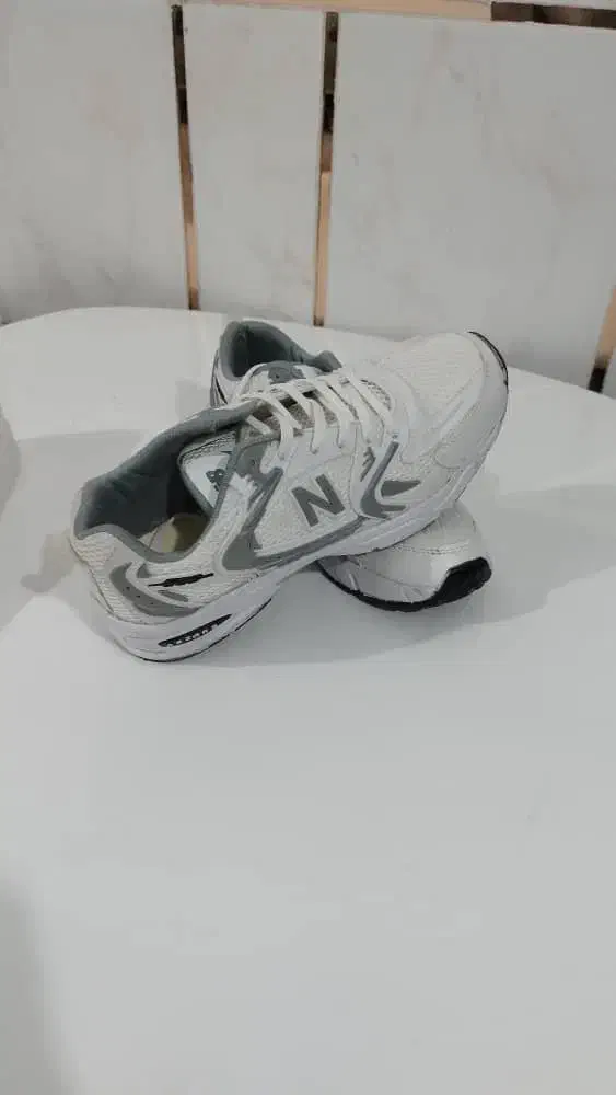 کفش اسپورت|کیف، کفش، کمربند|شیراز, پودنک|دیوار