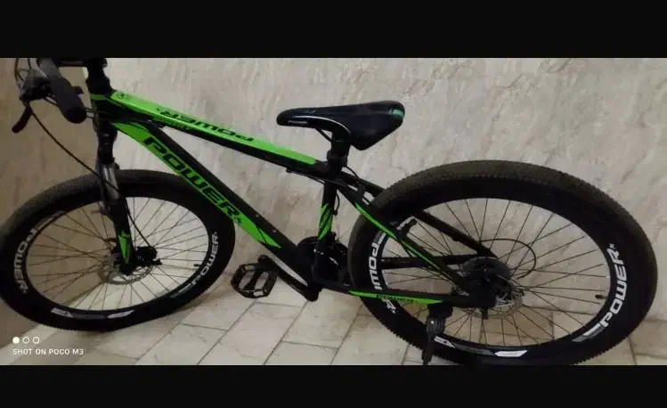 دوچرخه|دوچرخه، اسکیت، اسکوتر|رباط‌کریم, رباط‌کریم|دیوار