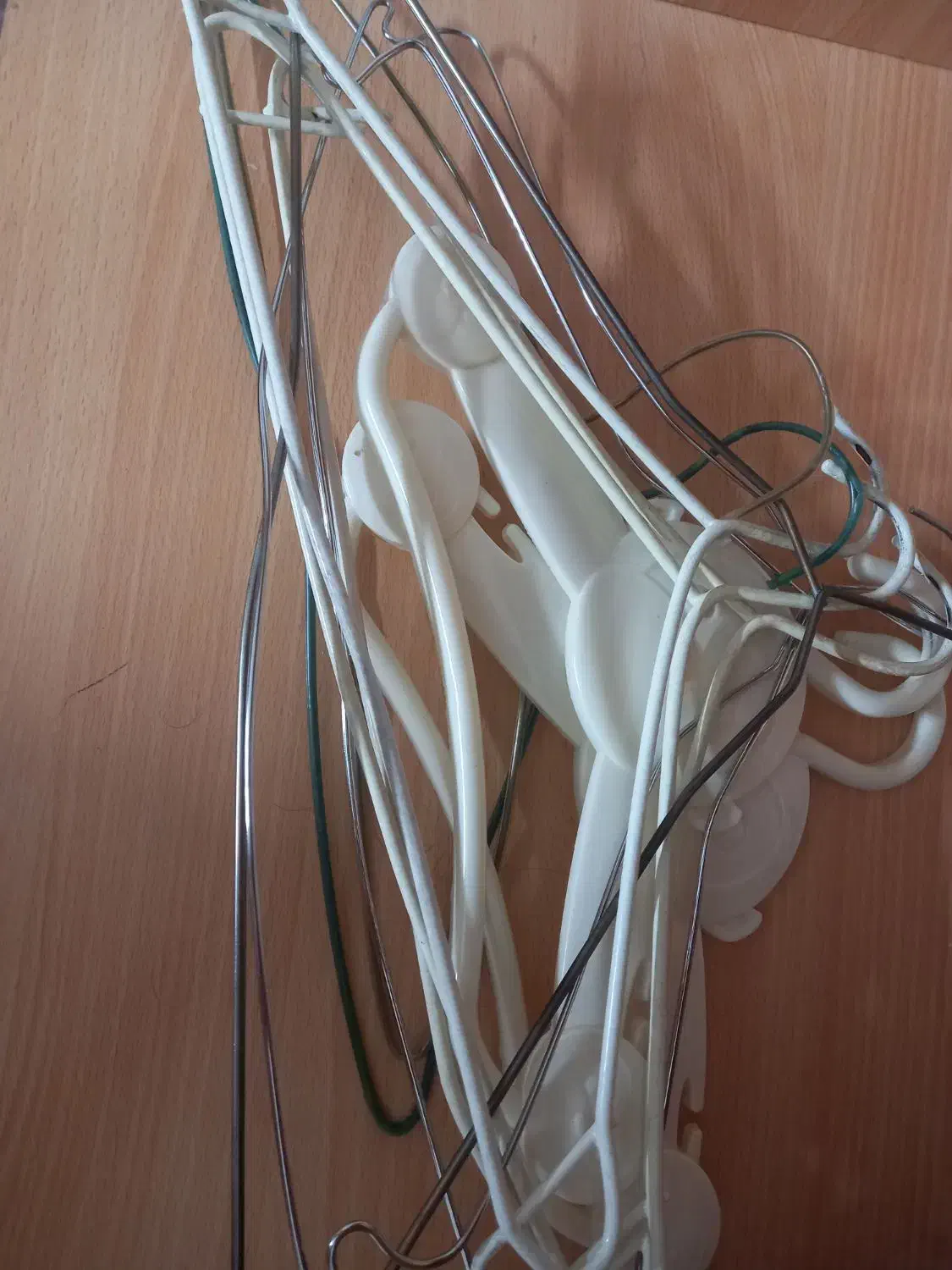 چوب لباسی|بندرخت و رخت‌آویز|قم, زنبیل آباد|دیوار