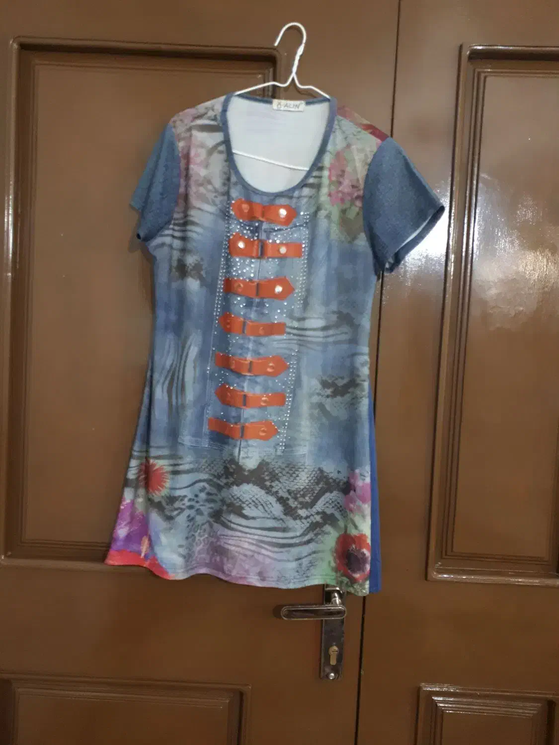 لباسها|لباس|نهاوند, |دیوار