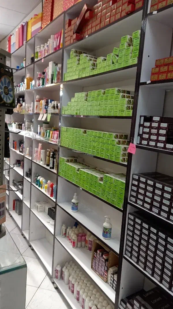 واگذاری مغازه (فقط دکور بدون جنس )آرایشی عطرادکلن|فروشگاه و مغازه|مشهد, نکاح|دیوار