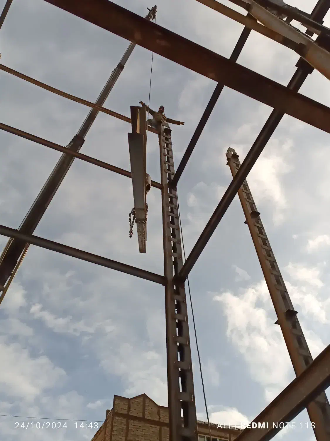 جوشکاری و اسکلت بندی ساختمان|خدمات پیشه و مهارت|تبریز, |دیوار