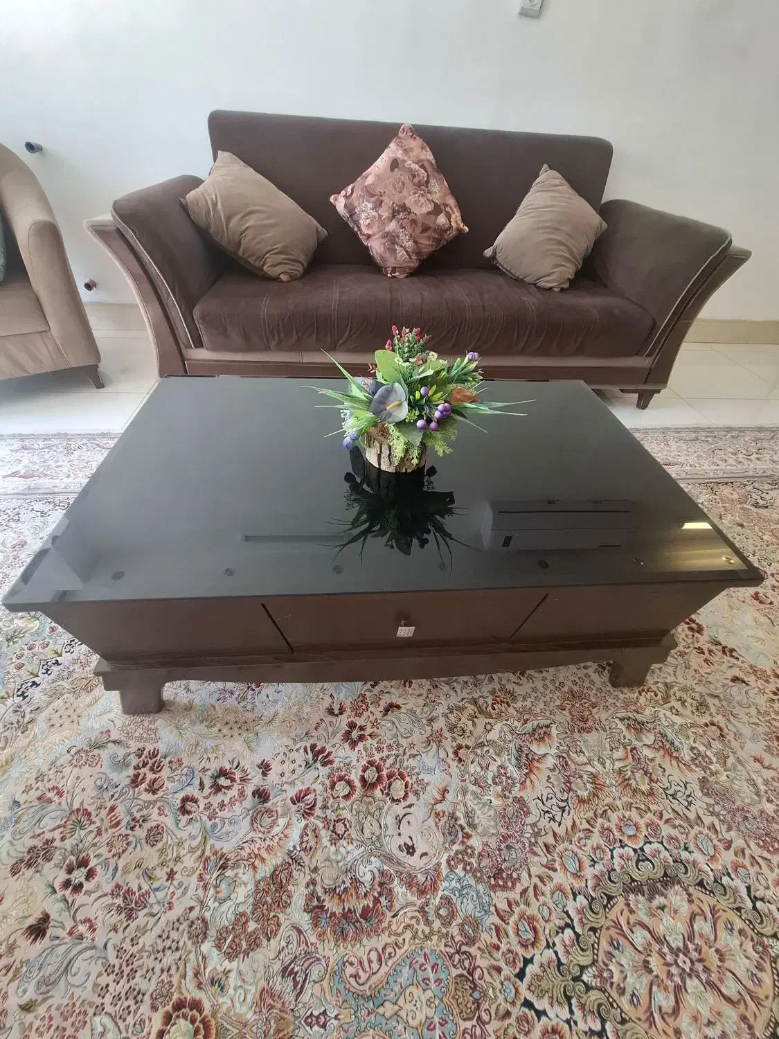 میز جلو مبل کاملا تمیز|مبلمان خانگی و میز عسلی|فولادشهر, C1|دیوار