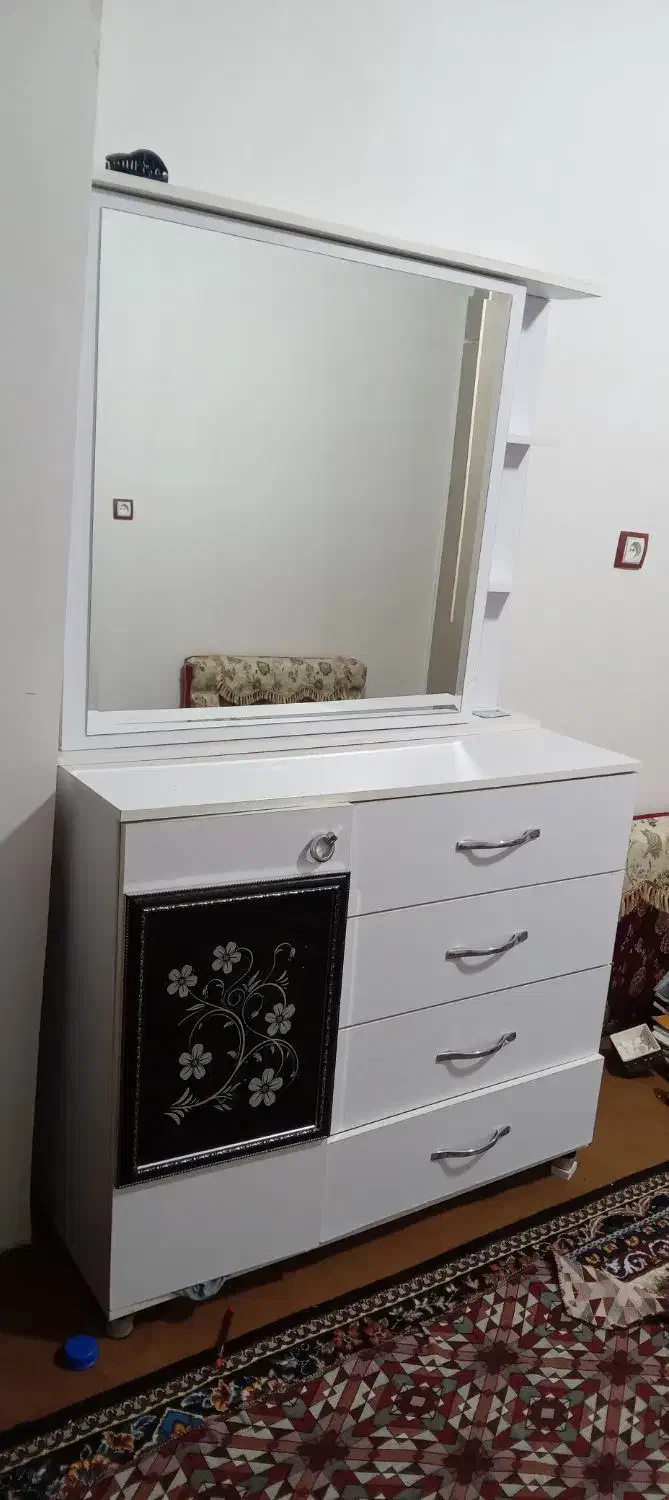 وسایل منزل بخاطر درست کردن کمد دیواری|مبلمان خانگی و میز عسلی|میانه, |دیوار