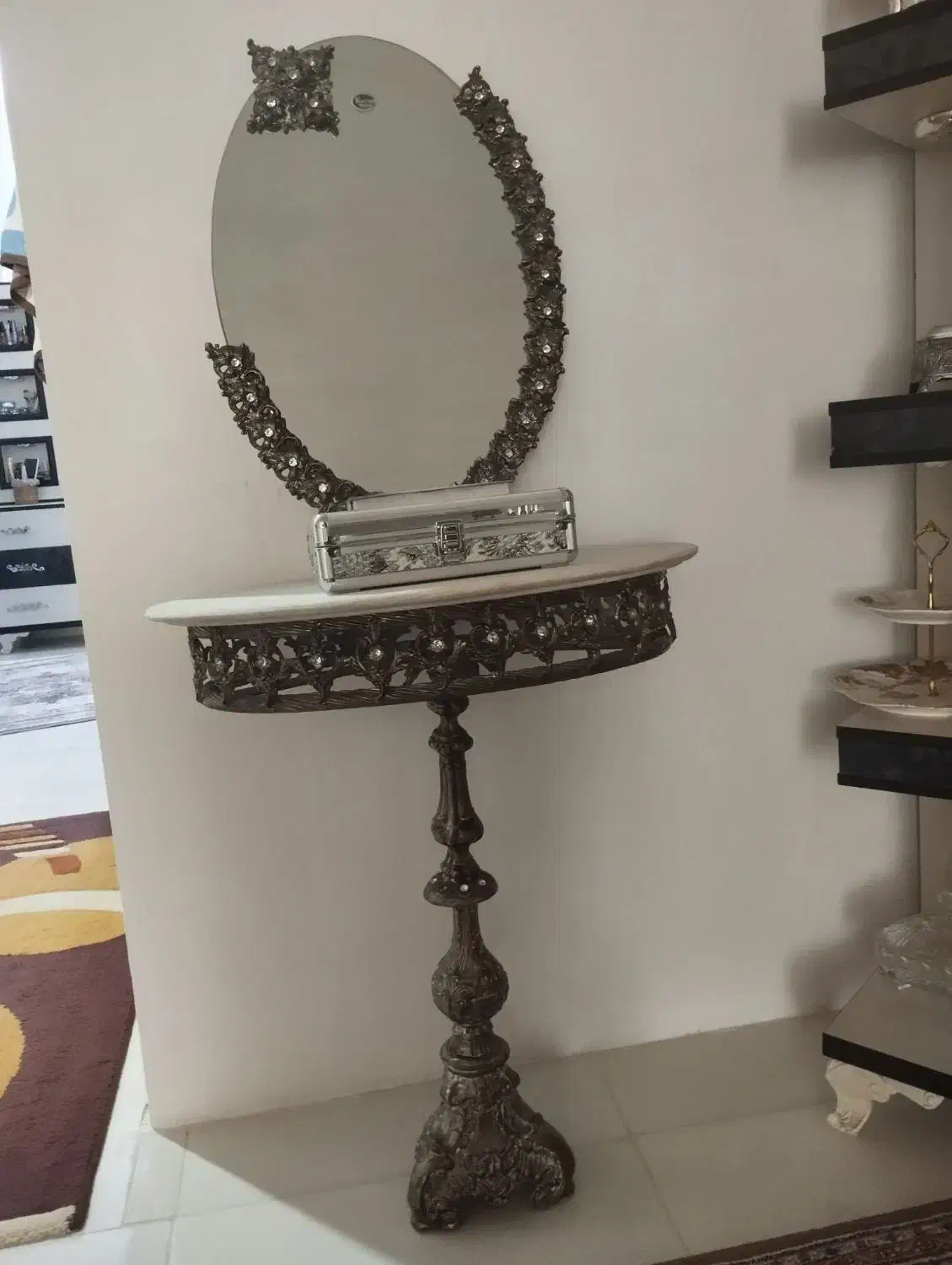 اینه و پایه|آینه|مشهد, کشف|دیوار