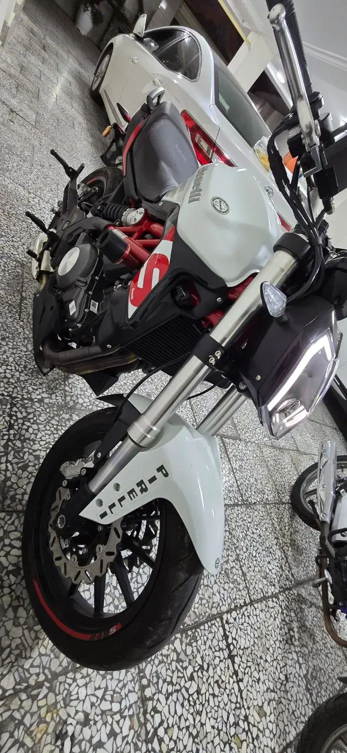 بنلی 300 مدل 1403|موتورسیکلت|بندر انزلی, لاله|دیوار