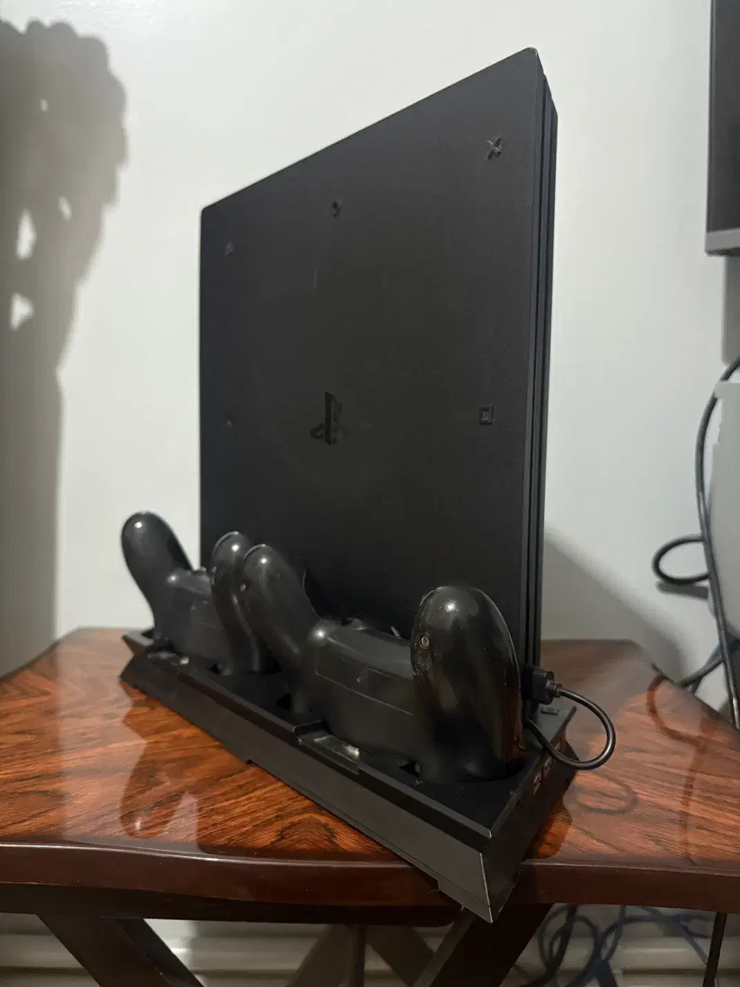 Ps4 pro دو دسته به همراه فن و شارژر دسته|کنسول، بازی ویدئویی و آنلاین|تهران, مرزداران|دیوار