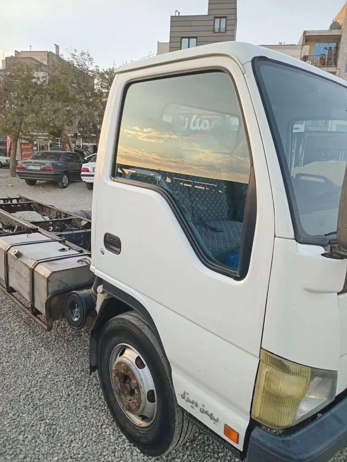 ایسوزو 6تن مدل 1390بیرنگ|خودرو سنگین|تهران, آذری|دیوار