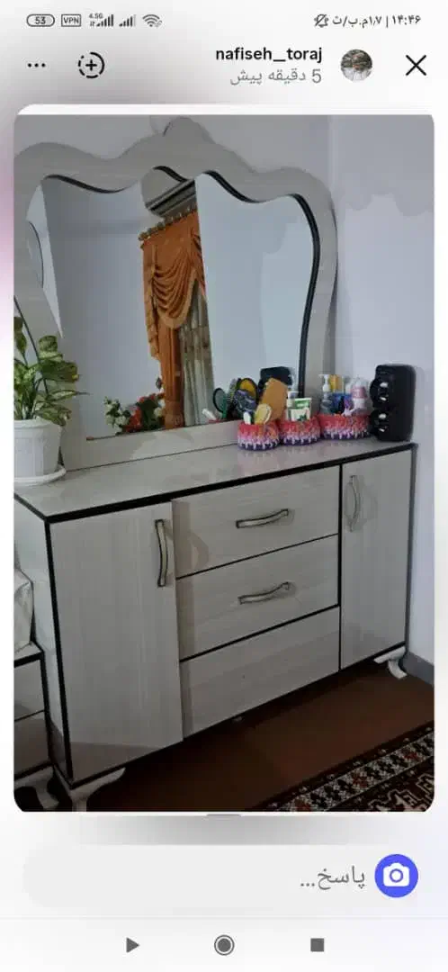 تختخواب دونفره  میزآرایش بزرگ  ویک جفت کمد|تخت و سرویس خواب|سیمین شهر, |دیوار