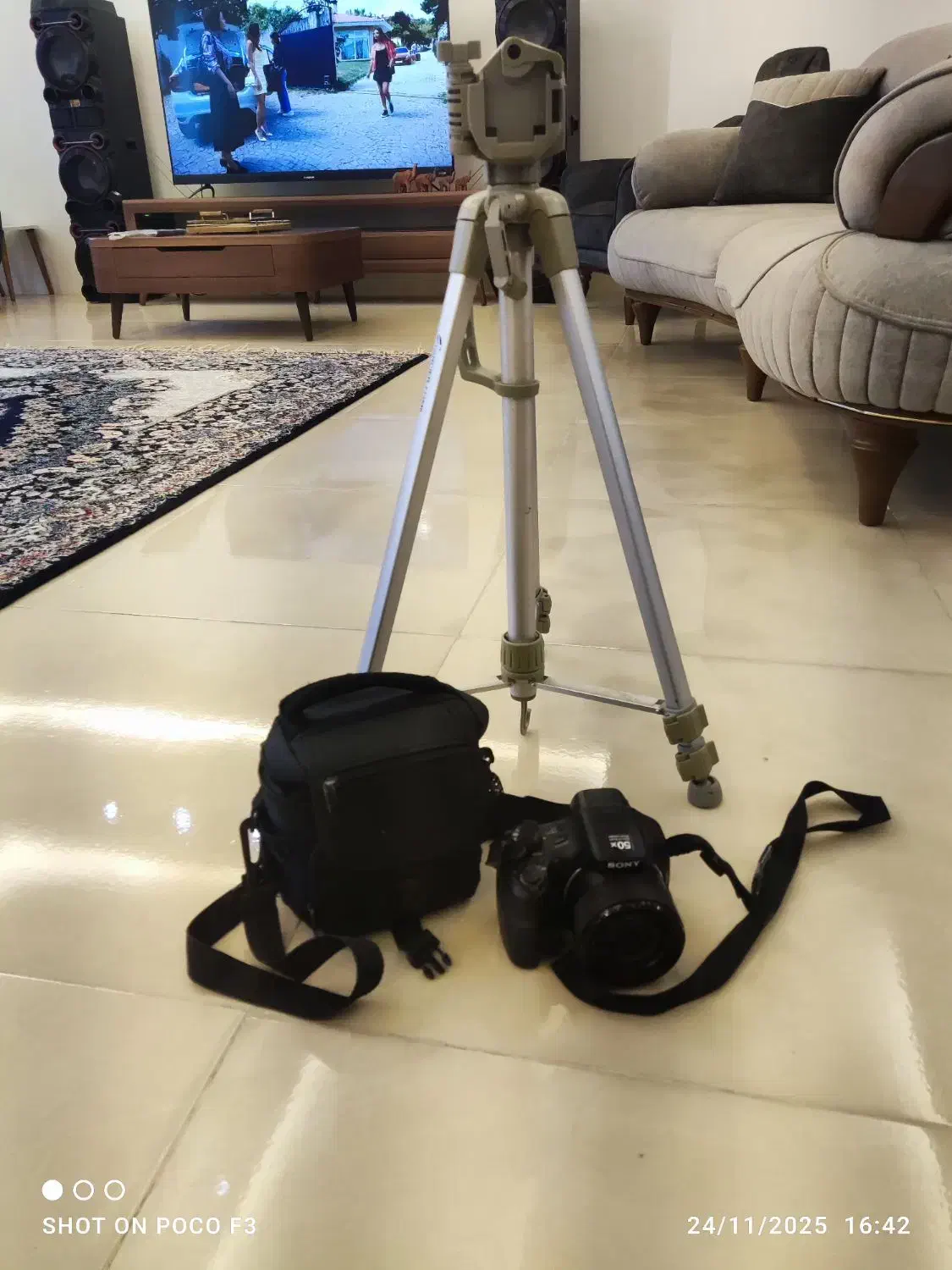 پایه دوربین همراه دوربین|دوربین عکاسی و فیلم‌برداری|تنکابن, |دیوار