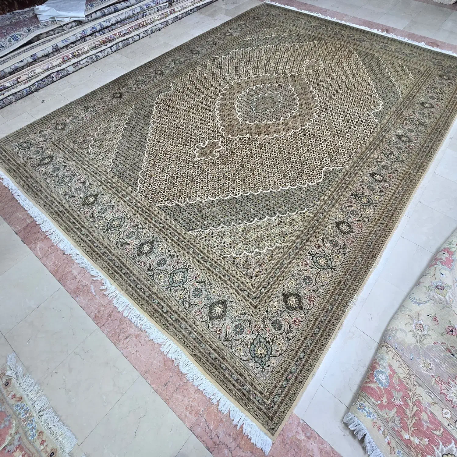 فرش ماهی تبریز(دستباف)سایزبندی و رنگبندی|فرش|تهران, ونک|دیوار