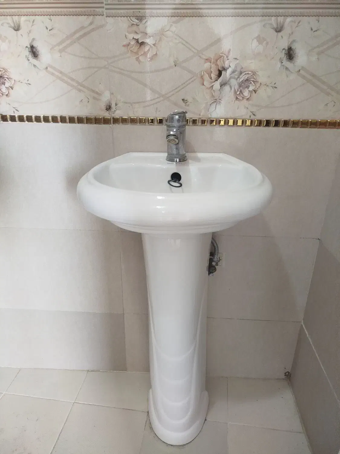 شیر آلات|لوازم سرویس بهداشتی|رشت, پاره بیجار|دیوار