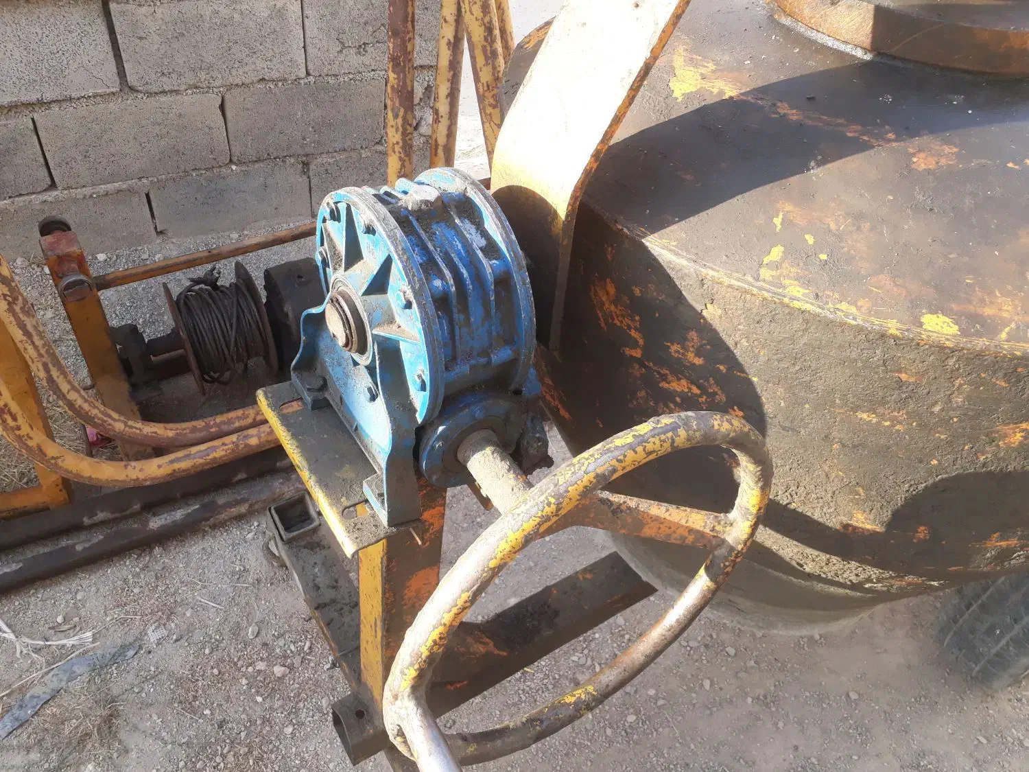 میکسر بالابر بتونیر|ماشین‌آلات صنعتی|کبودرآهنگ, |دیوار