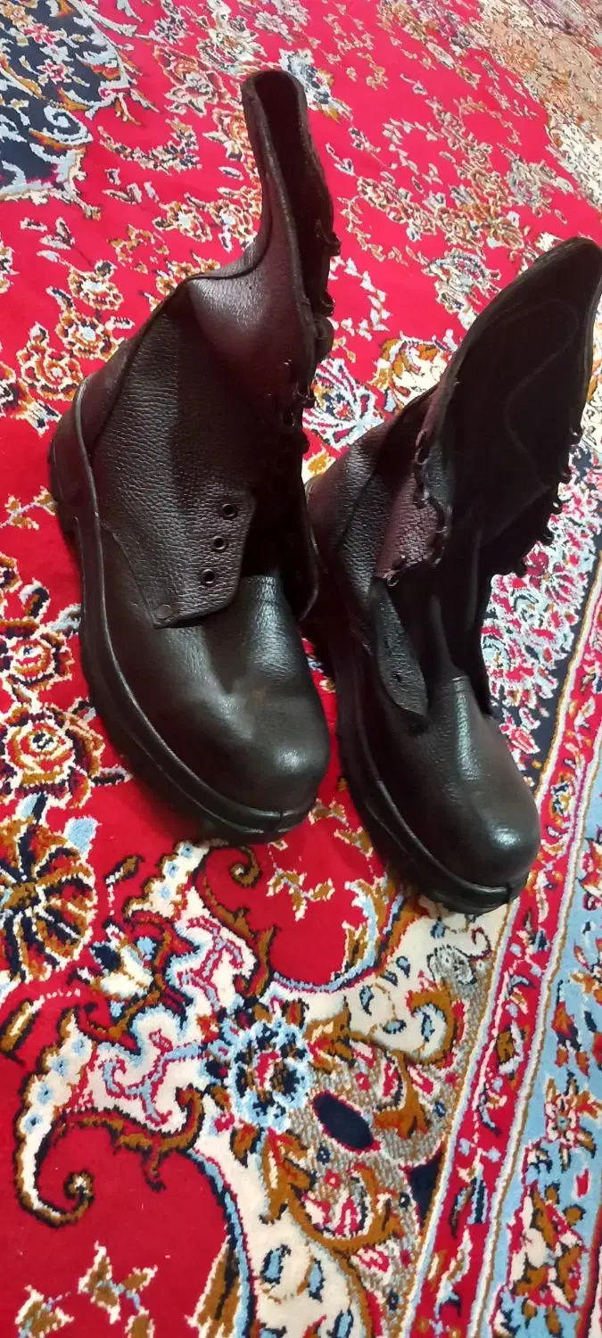 پوتین|کیف، کفش، کمربند|کمیجان, |دیوار