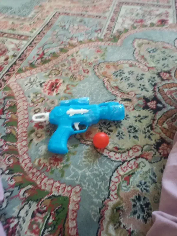 تفنگ|اسباب‌‌بازی|فولادشهر, فولادشهر|دیوار