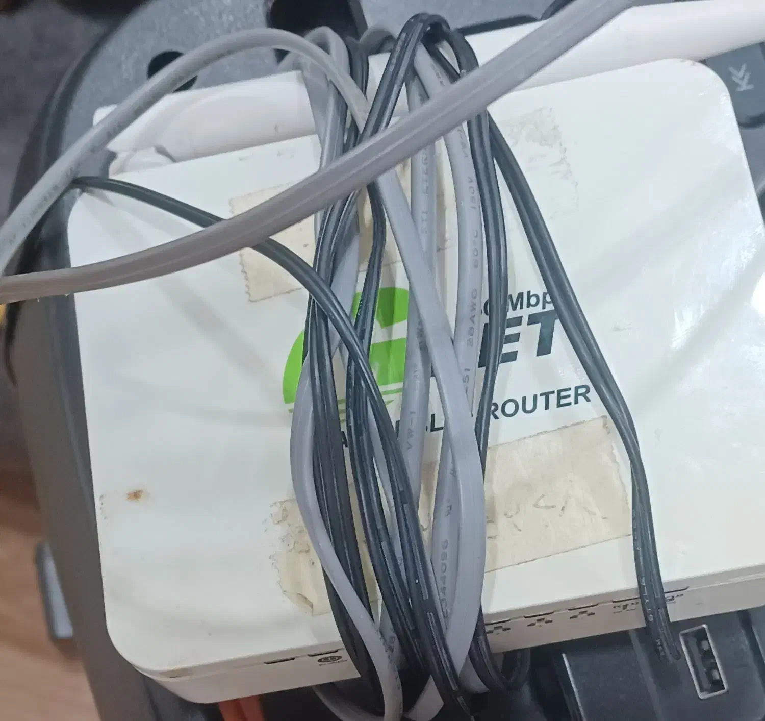 یک دستگاه مودم سالم|مودم و تجهیزات شبکه|اهر, |دیوار