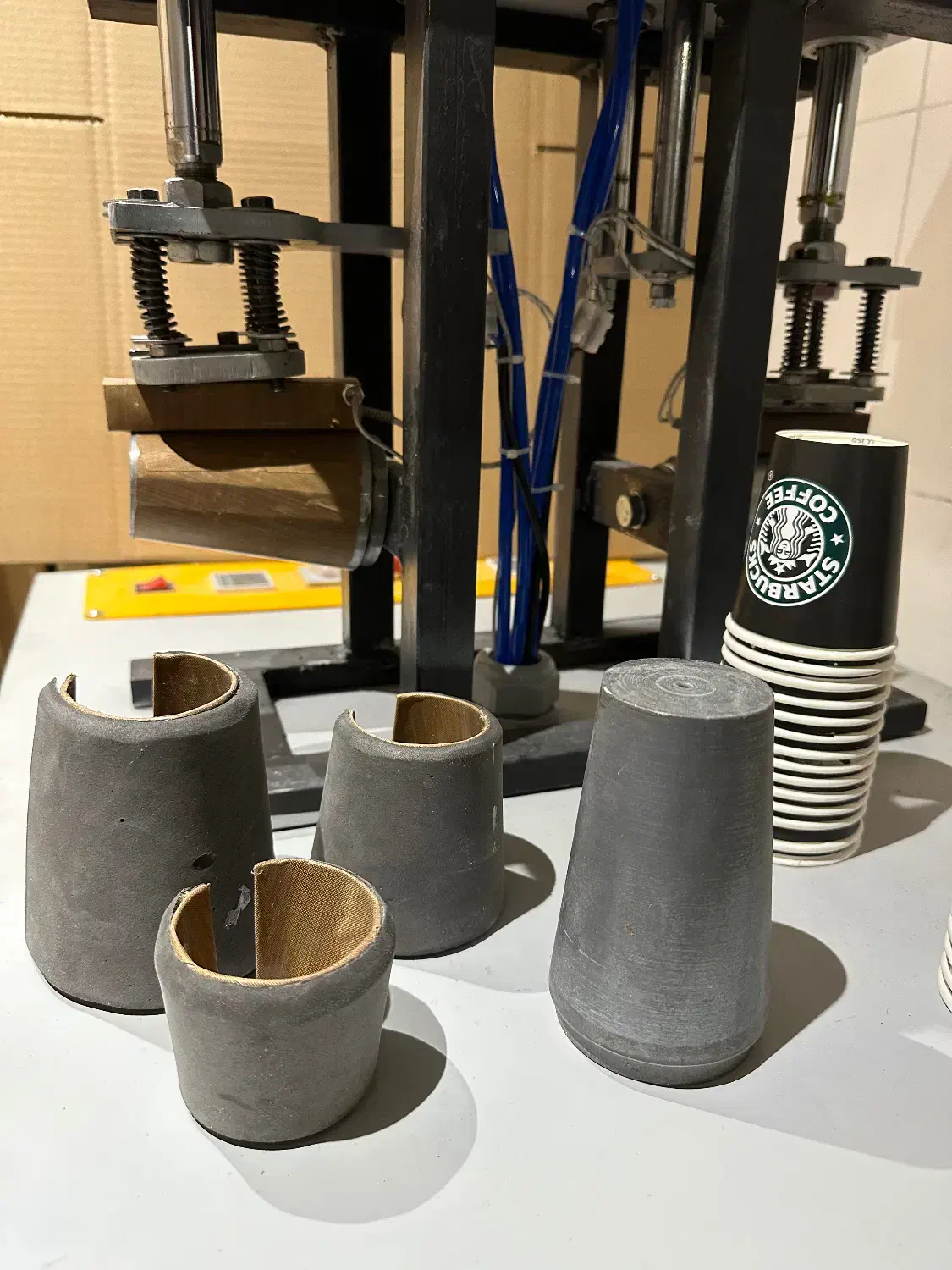 دستگاه ساخت لیوان دو-سه جداره کاغذی شرکت TFT Dm200|ماشینآلات صنعتی|شیراز, انجیره|دیوار