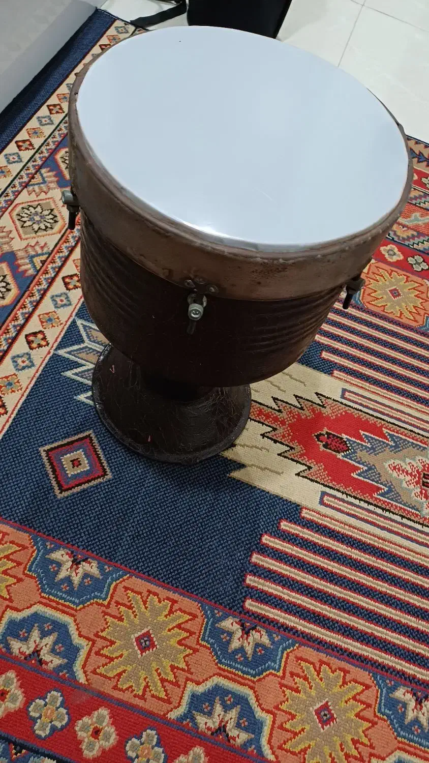 ضرب و تمپو|درام و پرکاشن|اهواز, کوروش|دیوار
