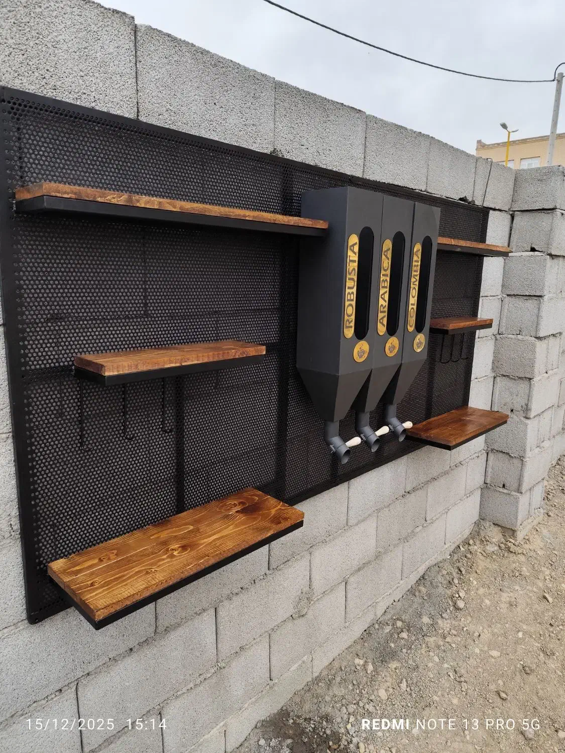 کافی بار|کتابخانه، شلف، قفسههای دیواری|پیر بکران, |دیوار