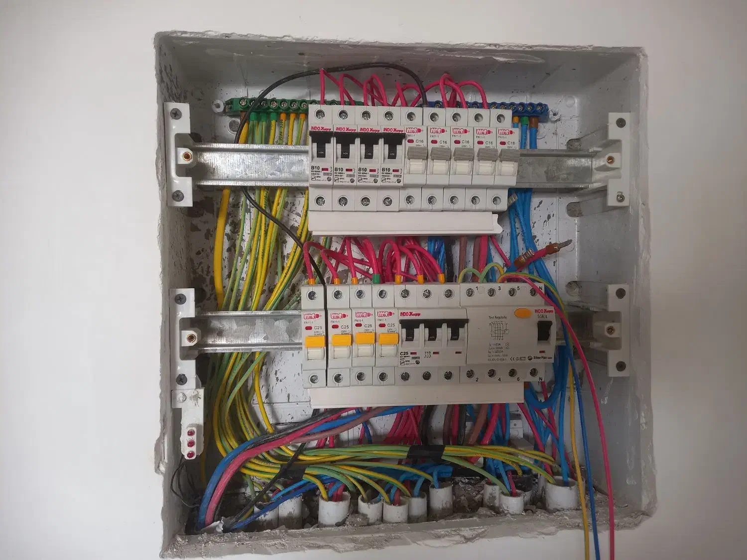 برقکاری و سیم کشی.|خدمات پیشه و مهارت|دزفول, |دیوار