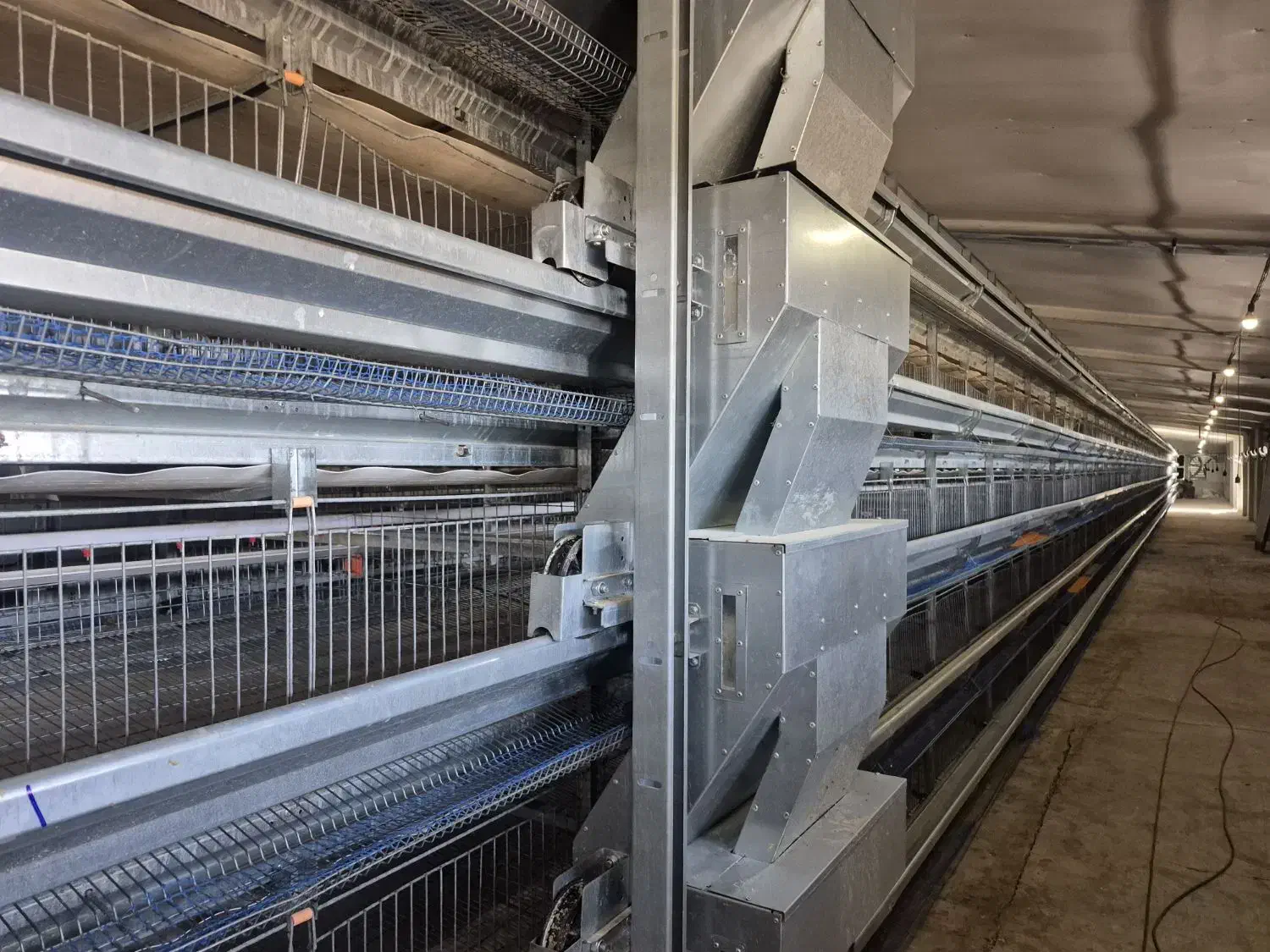 فروش خط تمام مکانیزه قفس پرورش بلدرچین|ماشینآلات صنعتی|فامنین, |دیوار