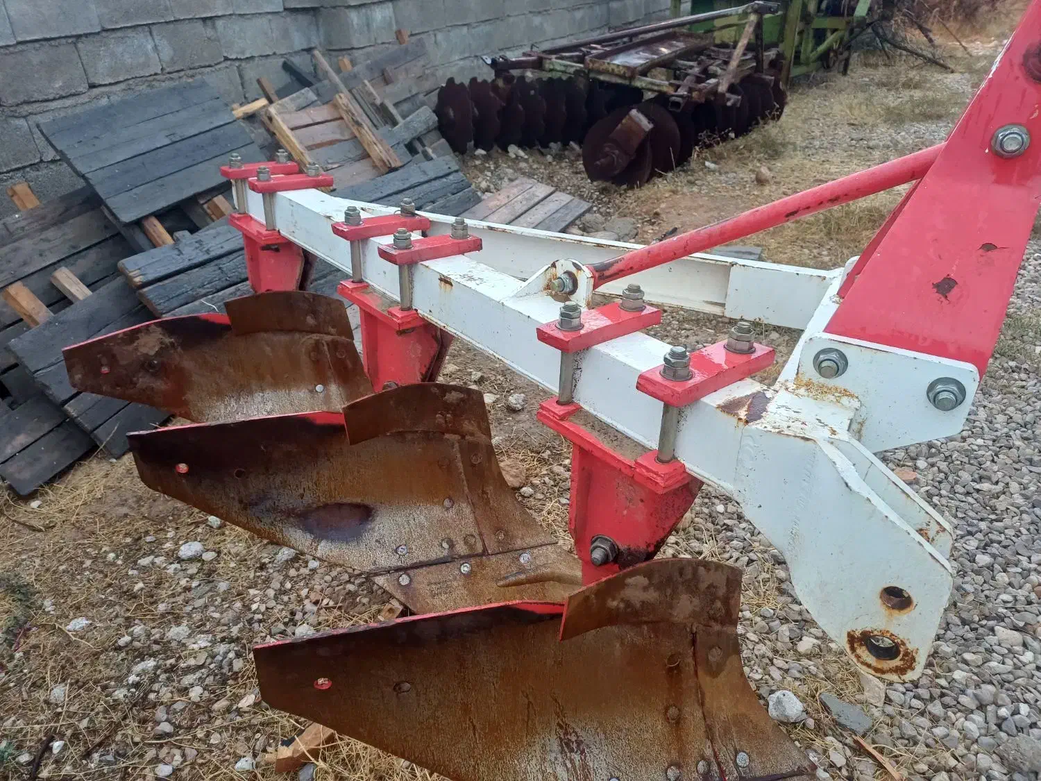 گاوآهن|ماشین‌آلات صنعتی|چرام, |دیوار