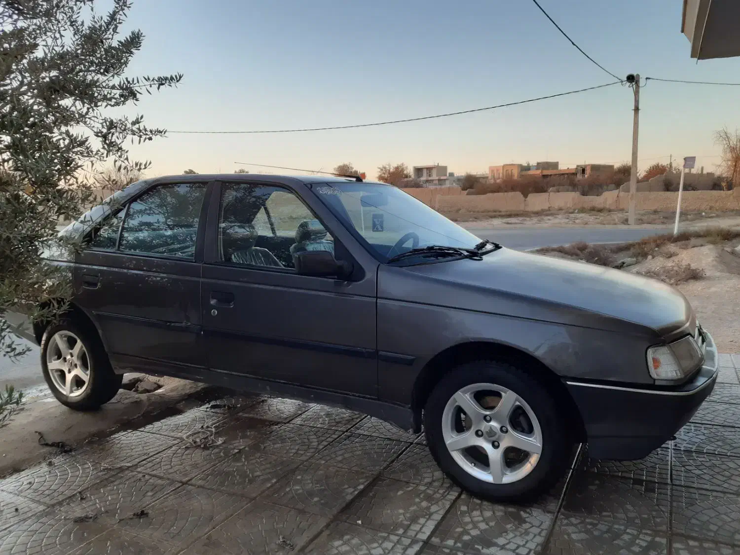 پژو ۴۰۵ مدل ۱۳۸۱ موتور ۲۰۰۰ استثنایی تقریبا بی رنگ|خودرو سواری و وانت|ابرکوه, |دیوار