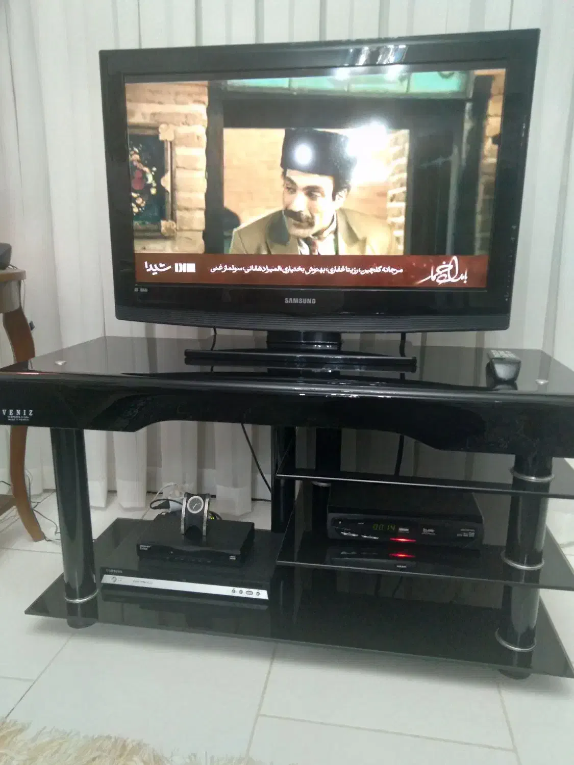 تلویزیون|تلویزیون و پروژکتور|پرند, فاز ۶|دیوار