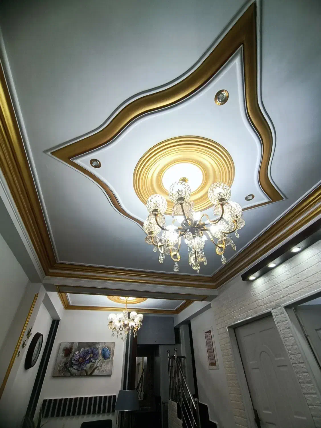 لوستر طلایی|لوستر و چراغ آویز|رشت, نظری|دیوار