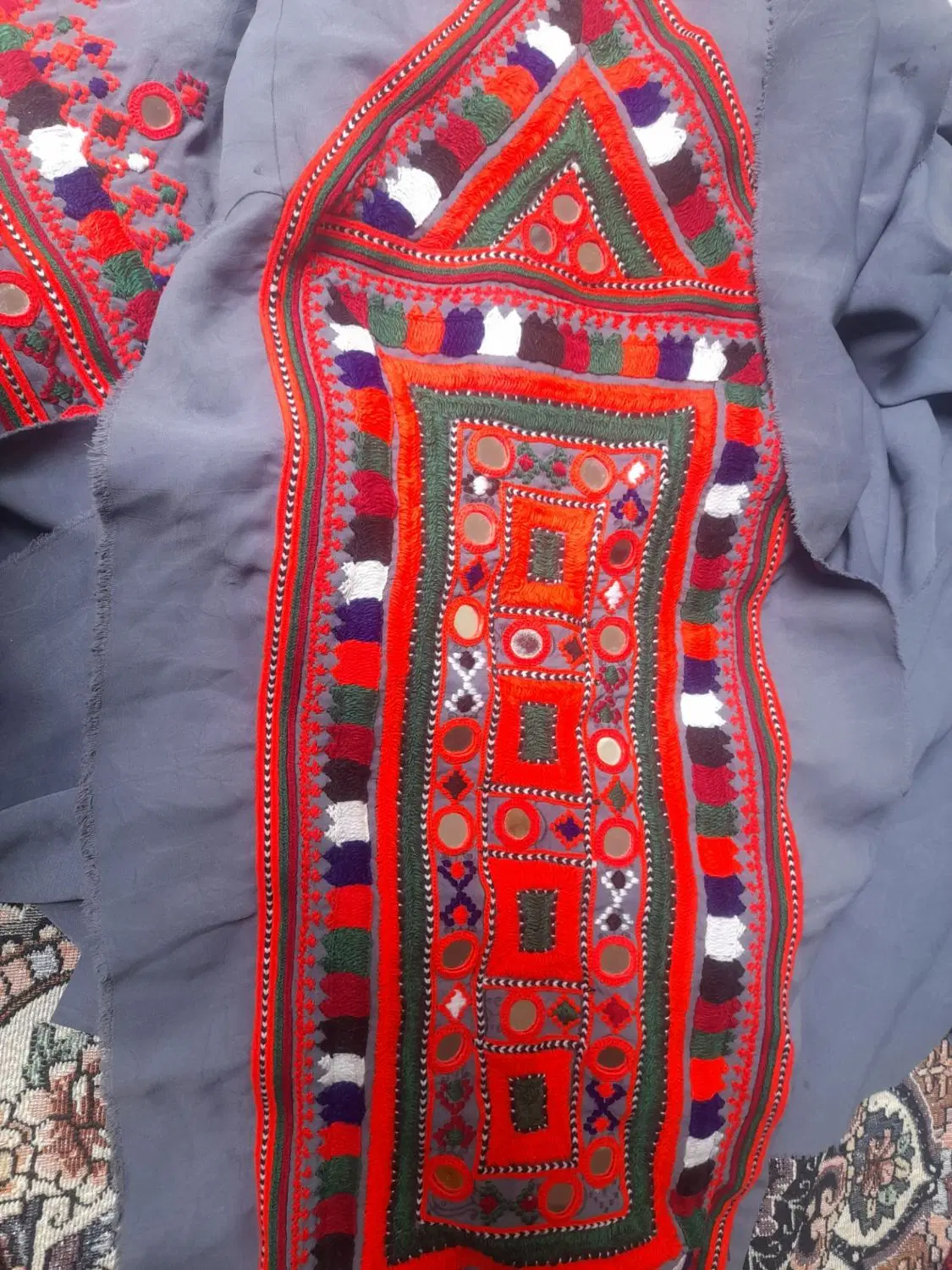 زی استین|لباس|مشهد, کشاورز|دیوار
