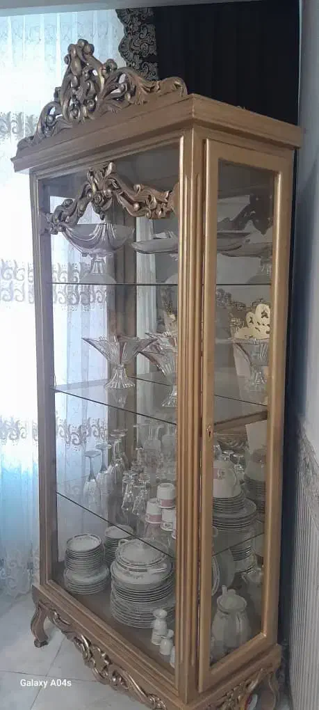 دوعددبوفه یکی طلایی رنگ،یکی قهوه ای.|بوفه، ویترین، کنسول|ملایر, |دیوار