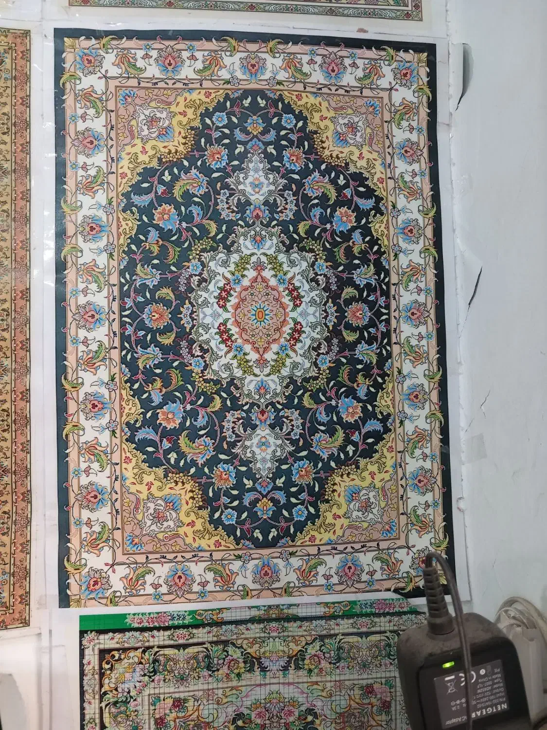 قالیچه  با دستگاه فروش فوری|فرش|کاشمر, |دیوار