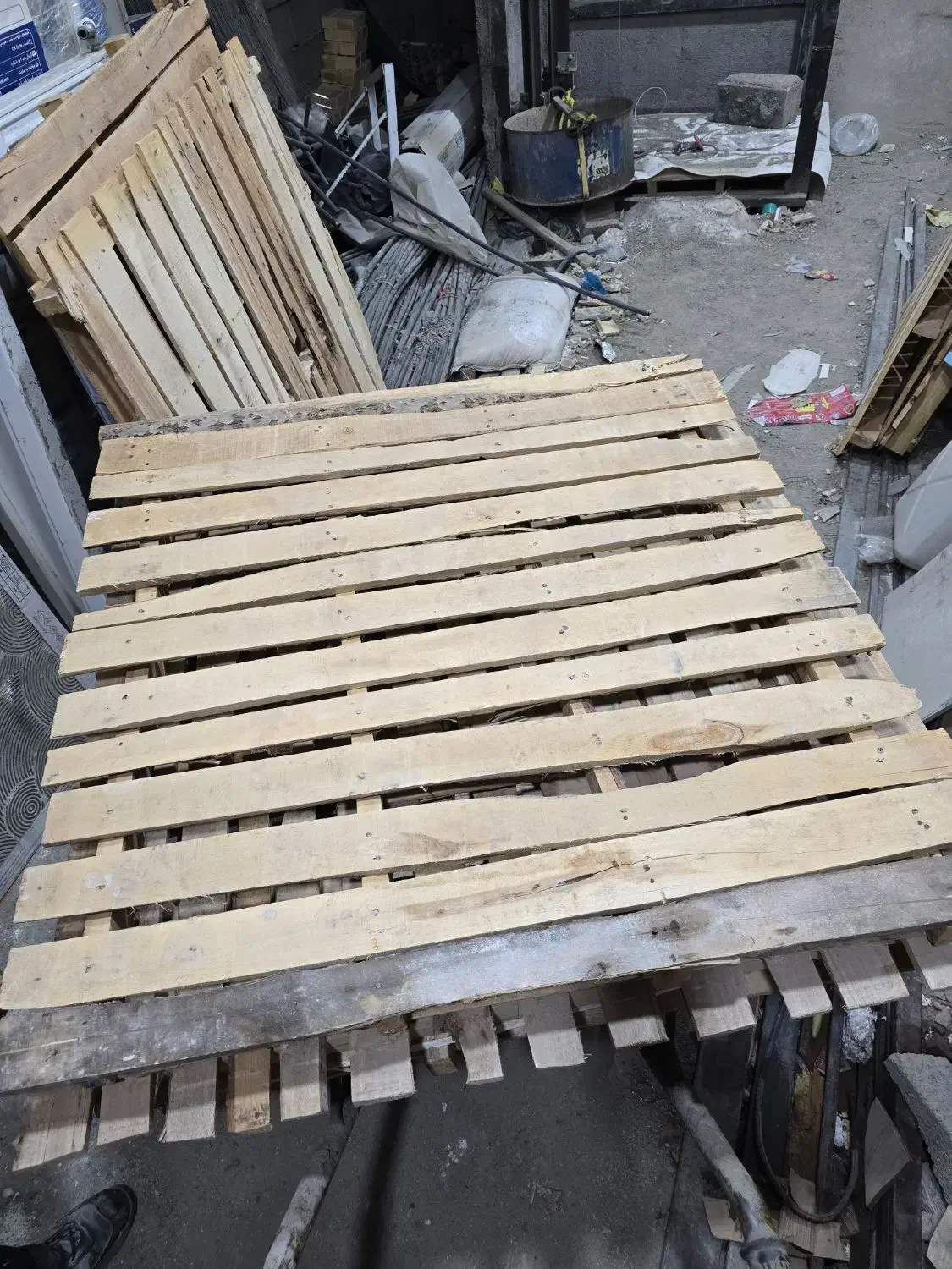 پالت چوبی کاشی|حراج|بانه, |دیوار